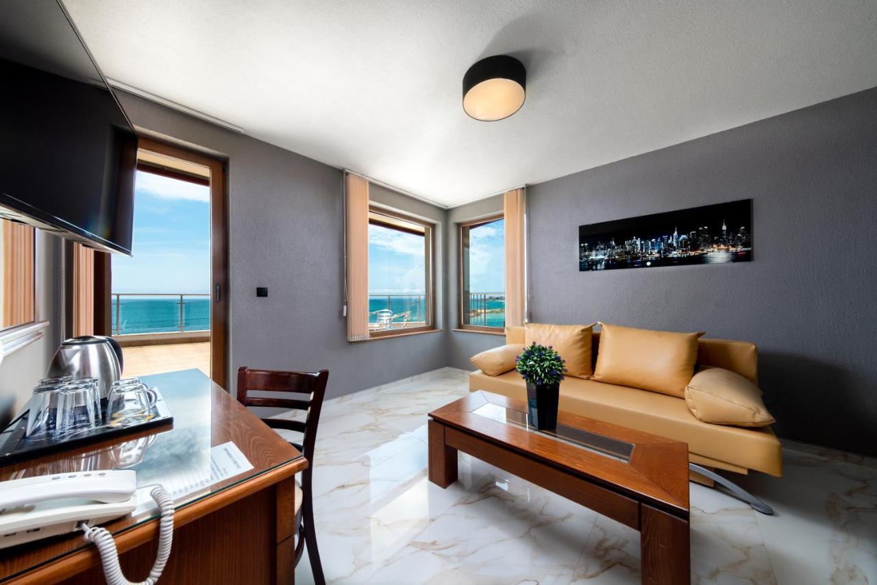 Petrov Family Hotel Nesebar Exterior photo
